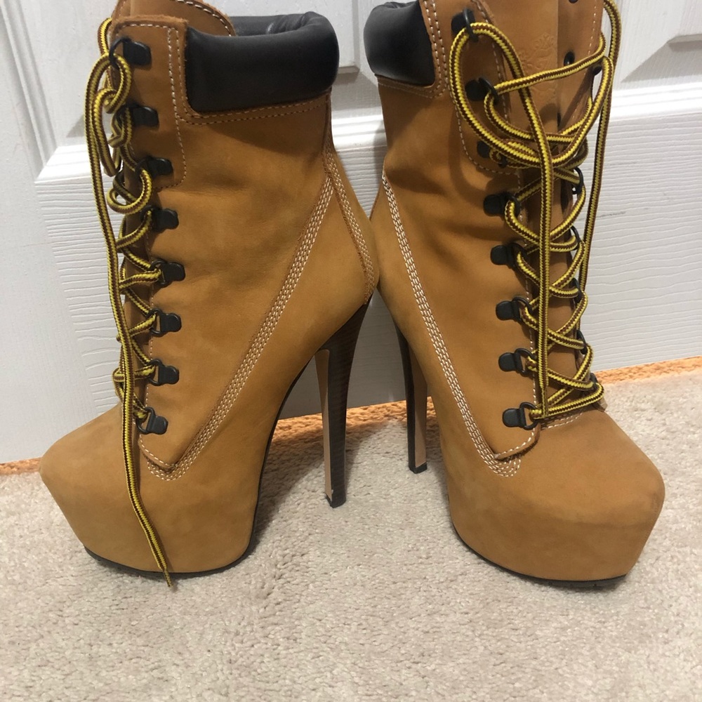 Platform timberland style boot